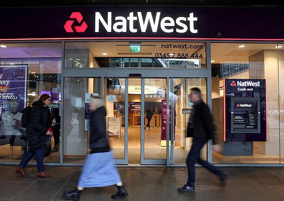 NatWest restricts messaging apps